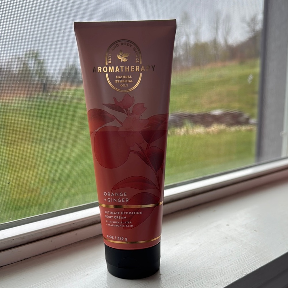 Bath & Body Works Aromatherapy Orange + Ginger Body Cream - Red Orange Design